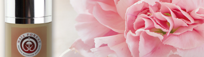 Ezért szeretjük a Naja Forest Ganoderma Hialuron Sejtmegújító Szérum Essenciáját